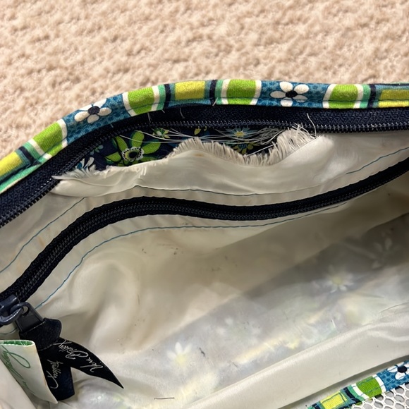 Vera Bradley cosmetic/makeup bag in fair condition - Picture 3 of 4